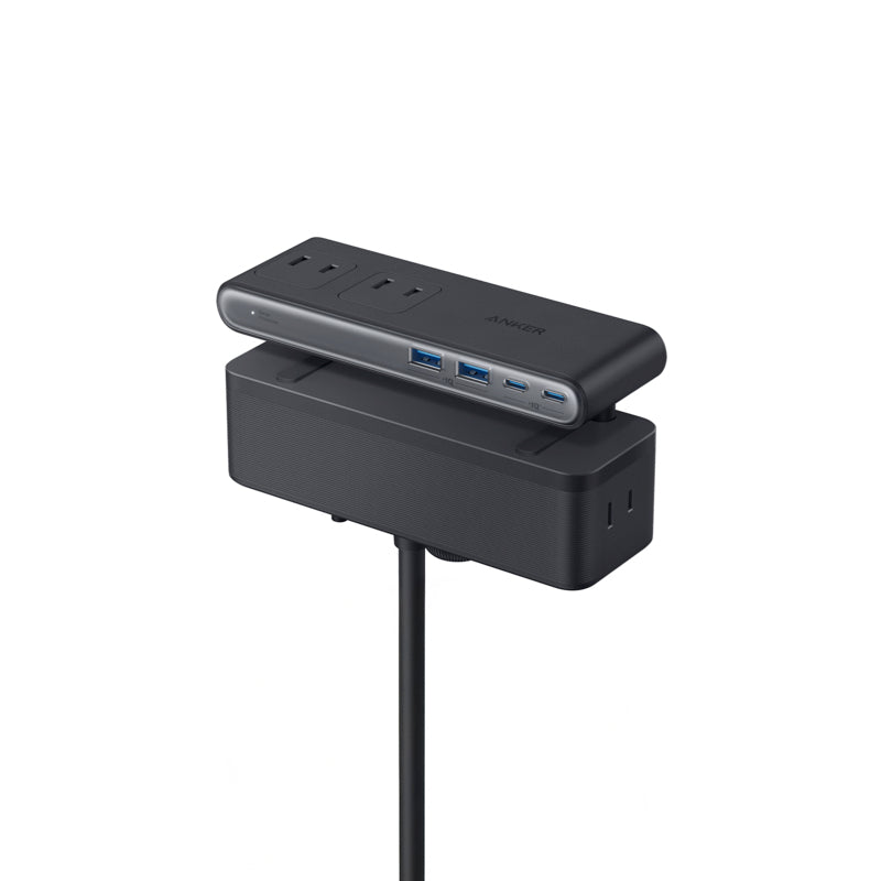 机の縁に取り付けたAnker Nano Power Strip A9196
