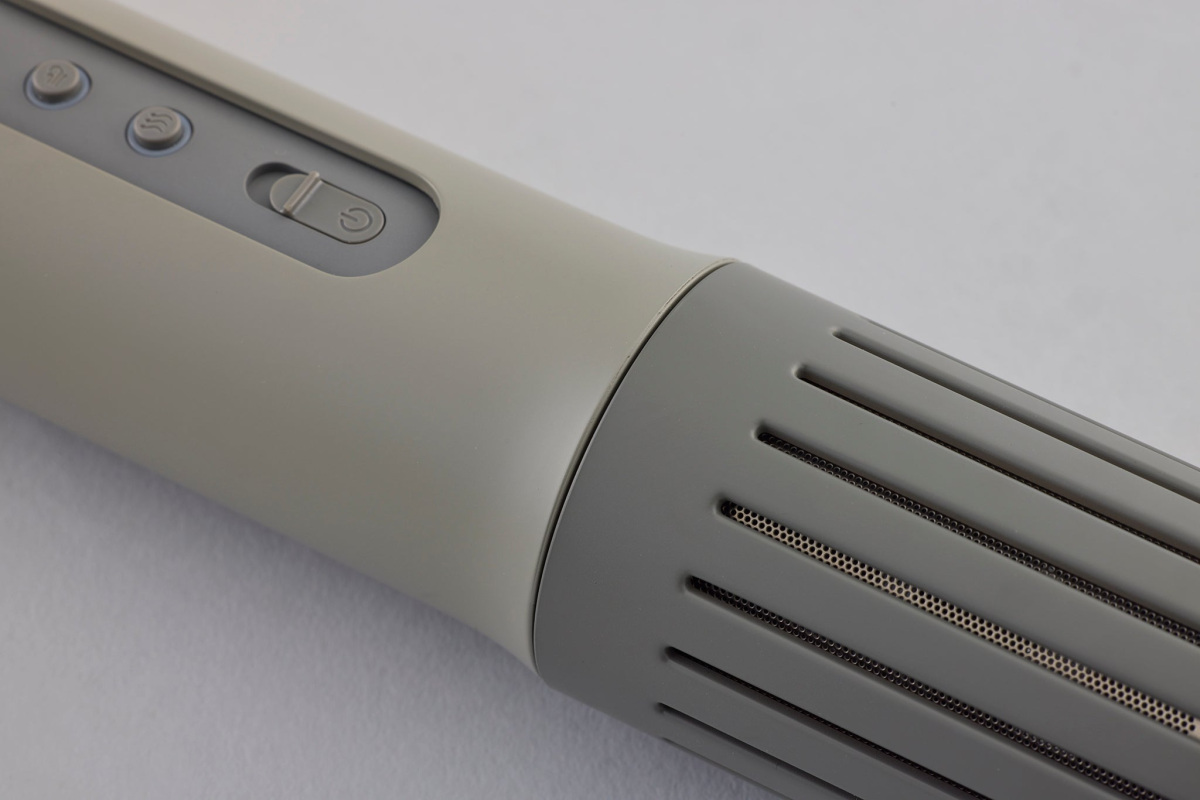 cado FOEHN 003のスライド式電源と操作ボタンと吸込口