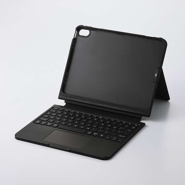TouchBook Smartのケースと着脱式キーボードを正面から見た公式写真