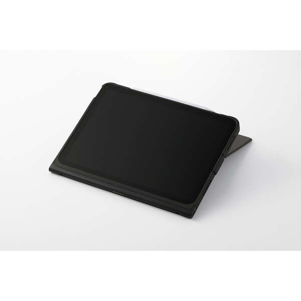 TouchBook Smartのスタンドを低い角度で開いた公式写真